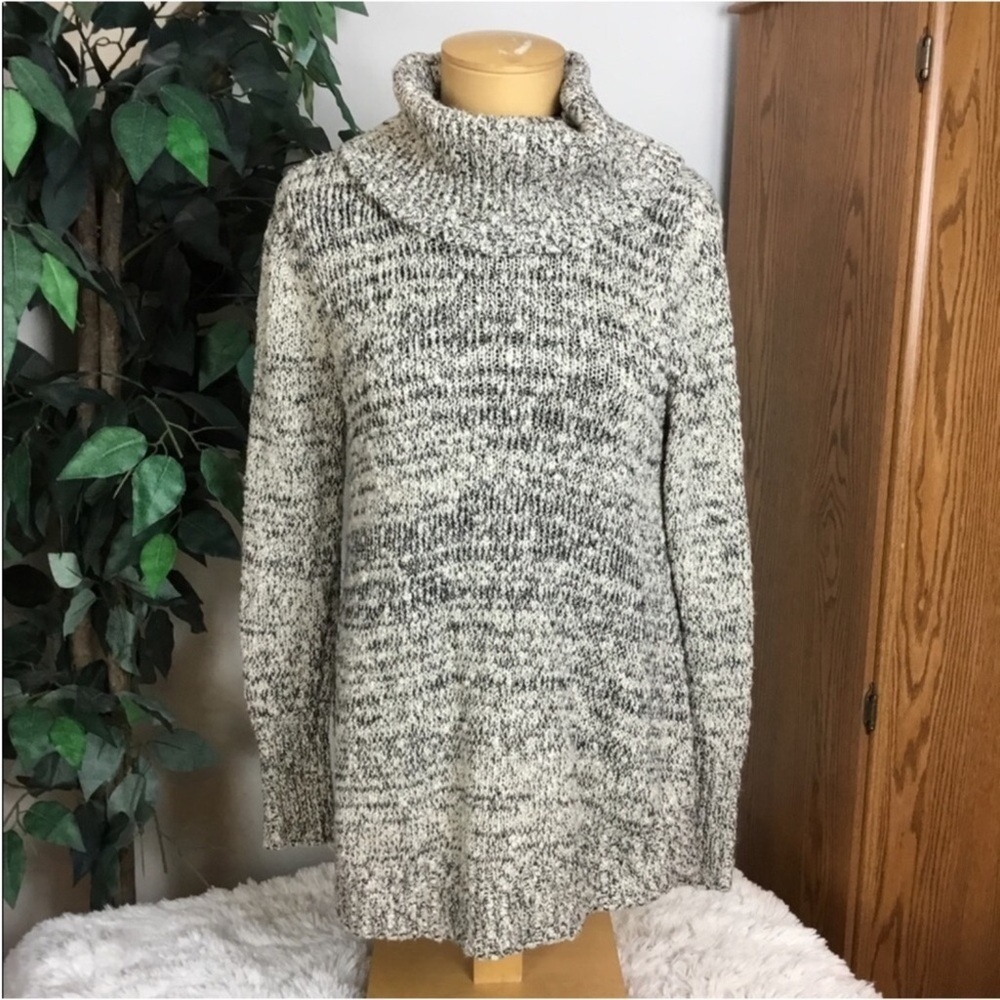 August Silk cowl neck sweater Woman’s size Medium black cream silver